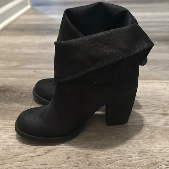 Sbicca black boots, like new, can wear up or down - Picture 2 of 9